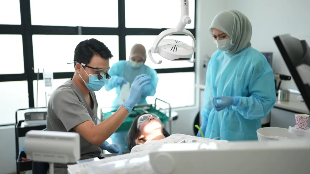 Dental Clinic in Sector 87 Gurgaon vs Home Remedies: What Really Works?