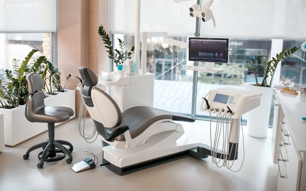 What First-Time Patients Should Expect from a Modern Dental Clinic in Gurgaon Sector 95